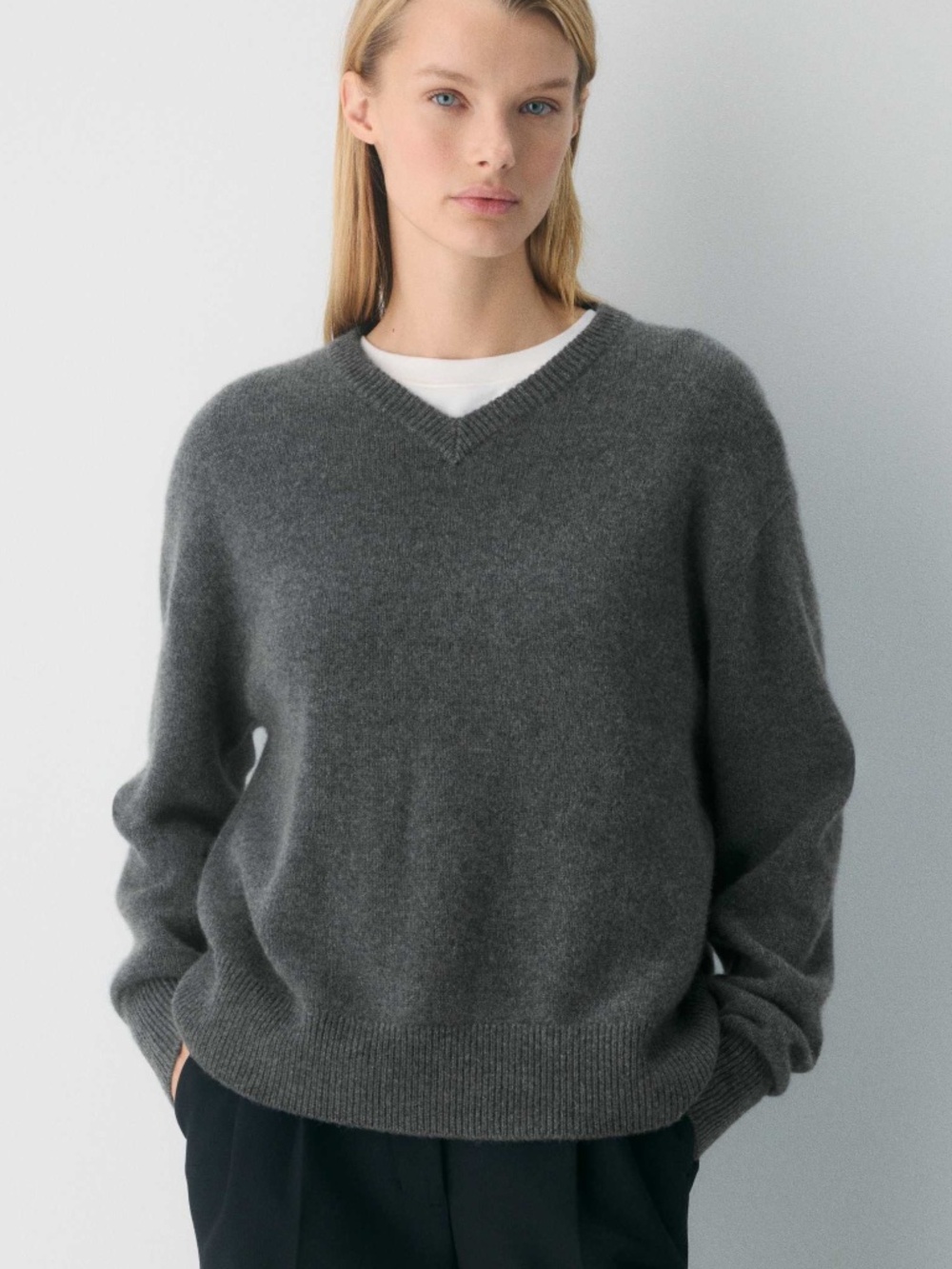 100% Cashmere V-Neck Sweater